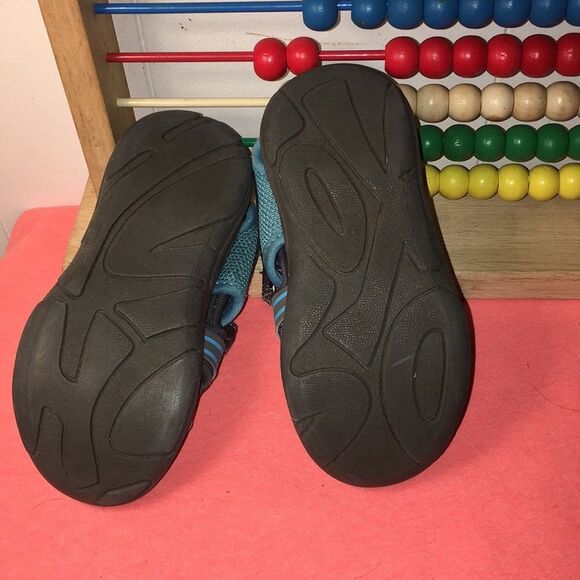 OshKosh BGosh Water Sandals: Size 9M - Picture 4 of 5